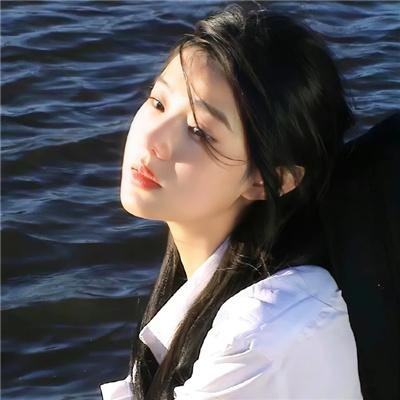 屋中美人